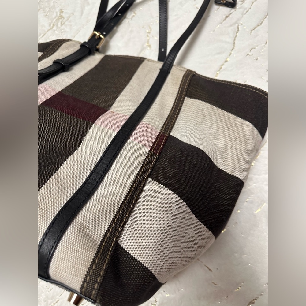 Burberry (Authentic) - Picture 12 of 16
